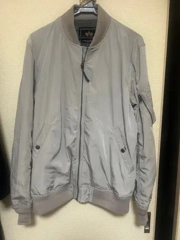 그레이 MA-1 스타일 자켓