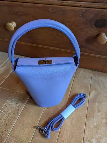 BARNEYS NEW YORK 가죽 버킷 백