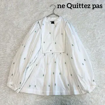 새상품급 네페라 투모로우랜드 자수 블라우스 자수 레이스 화이트