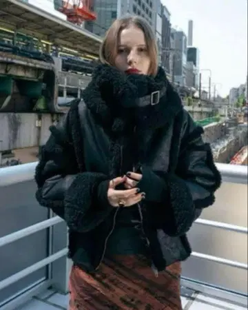 PERVERZE 퍼버즈 무스탕 코트 서클 아우터