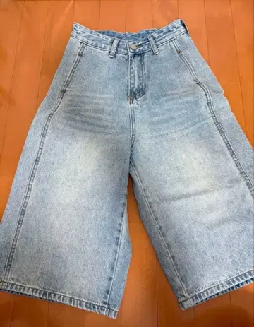 라이트 블루 하프 데님