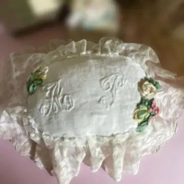 프랑스 앤티크 모노그램 미니 쿠션