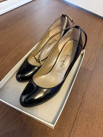 긴자 카네마츠 펌프스