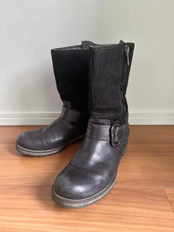 클락스 블랙 가죽 부츠
