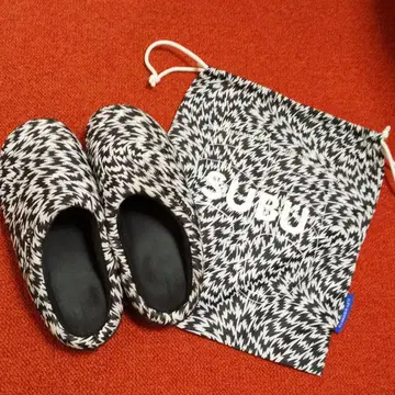 SUBU 이리 키시모토 콜라보 모델 샌들 따뜻한 수납 봉투 포함