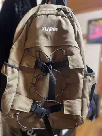 XLARGE 베이지 백팩