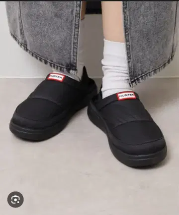 HUNTER 블랙 아웃 힐 스트랩 샌들