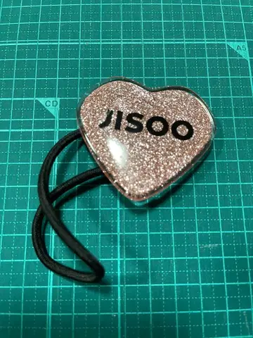 BLACKPINK 지수 하트 글리터 머리끈