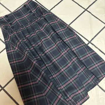 보더 체크 무늬 플레어 스커트 네이비