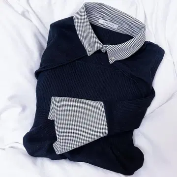 립서비스 데콜테 오픈 플레어 니트 원피스