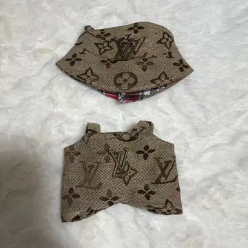 러브브 모자 및 의류 세트