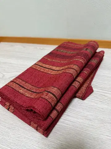 빨간색 스트라이프 직물 오비