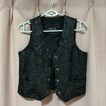 MILAN 블랙 버튼 베스트 독수리 자수