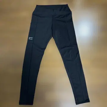 BORDERS AT BALCONY 레깅스