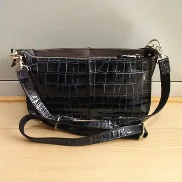 CRESCEND 새상품급  일본제 소가죽 엠보 숄더백