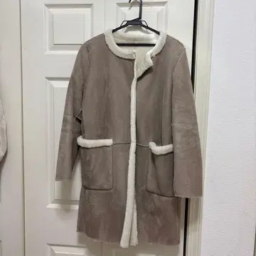 리버서블 무스탕 코트 베이지 화이트 퍼 DoCLASSE