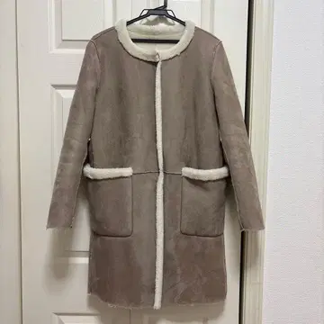 리버서블 무스탕 코트 베이지 화이트 퍼 DoCLASSE