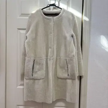 리버서블 코트 화이트 퍼 베이지 무스탕 DoCLASSE