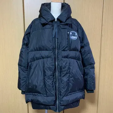 후드 부착 블랙 다운 자켓