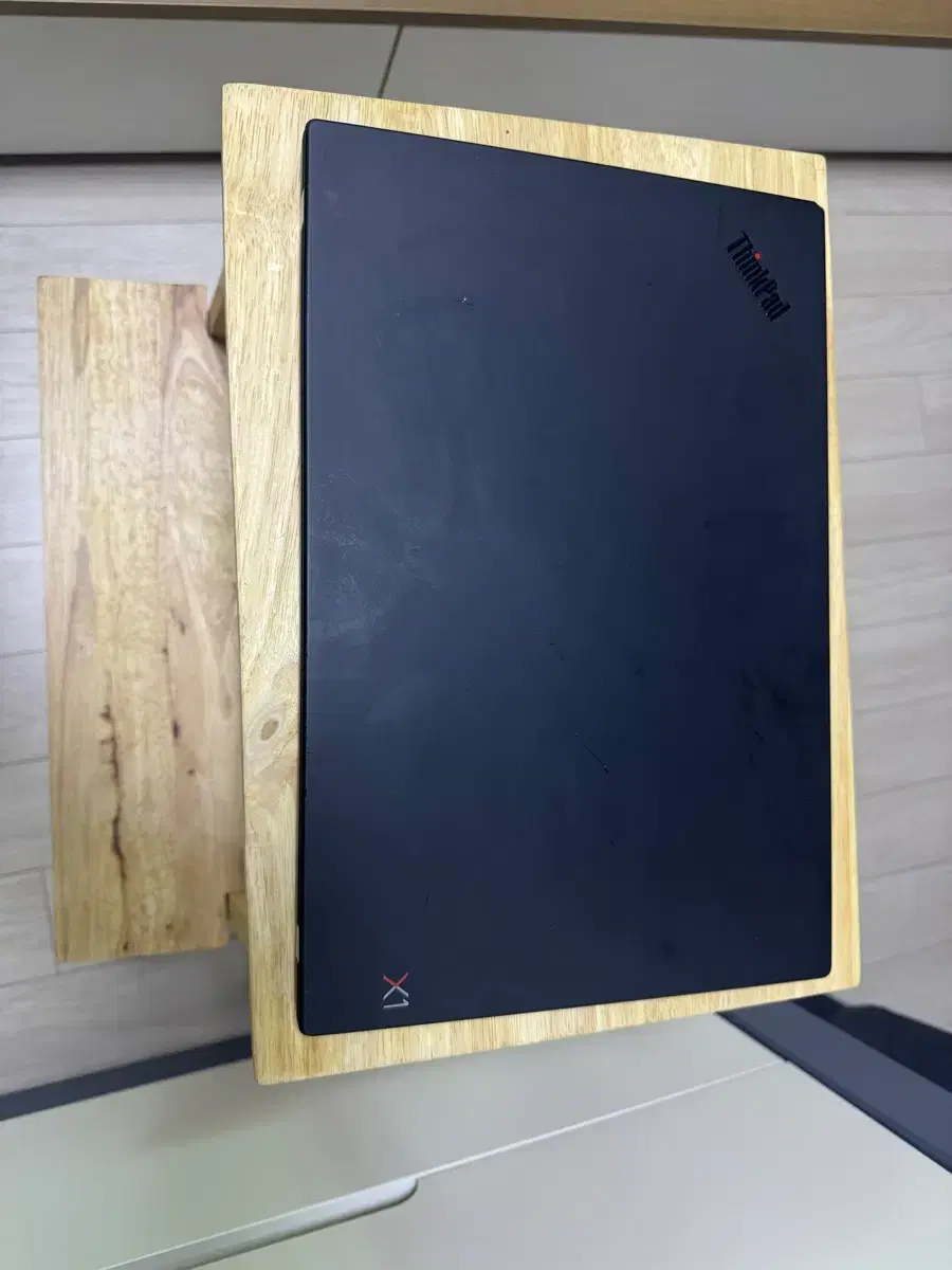 Lenovo Touchscreen Laptop X1 Carbon (i7-8th Gen, 16GB, 256GB SSD)