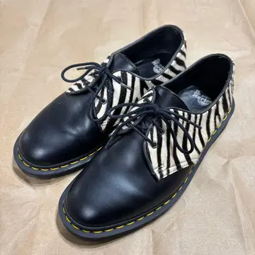 닥터 마틴 3홀 제브라