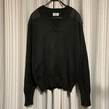 파이롯트 지급 블랙 V넥 니트