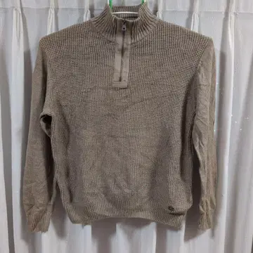 베이지 하프 지퍼 니트 스웨터