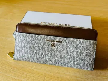 마이클코어스 장지갑 모노그램 베이지 계열