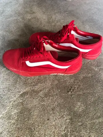 레드 스웨이드 스니커즈