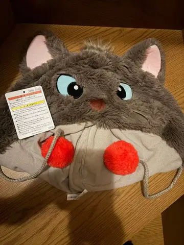 고양이 얼굴 디자인의 퍼 모자 벨리오 로즈