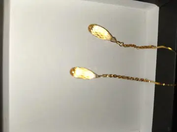 NOIR DE POUPEE 골드 드롭 귀걸이