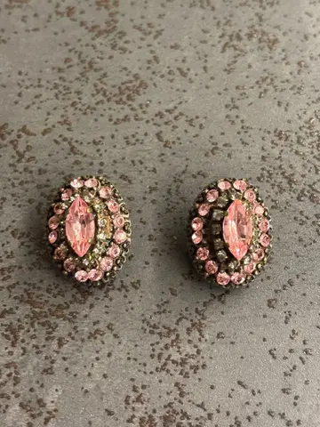 빈티지풍 핑크 크리스탈 귀찌