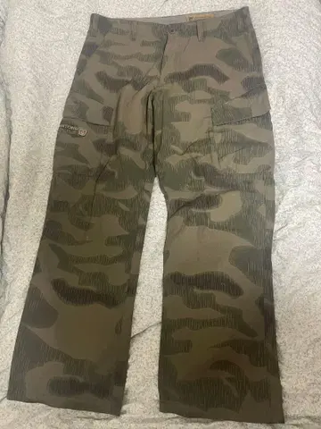 VOLCOM 카모플라쥬 카고 팬츠 사이드 포켓 포함