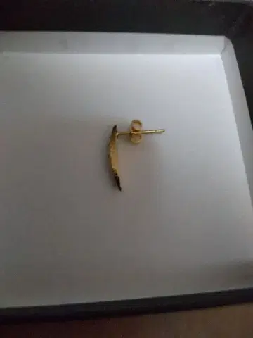 NOIR DE POUPEE 골드 크리스탈 귀걸이