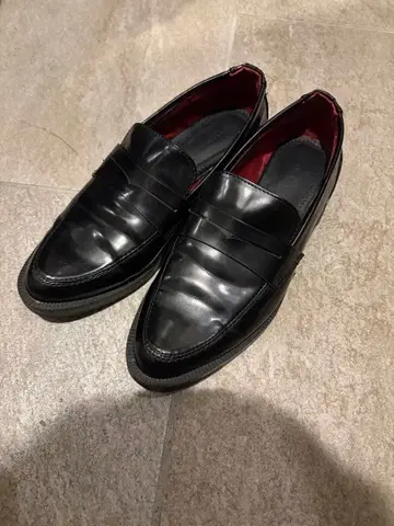 ZARA woman 스터드 장식 가죽 로퍼 블랙