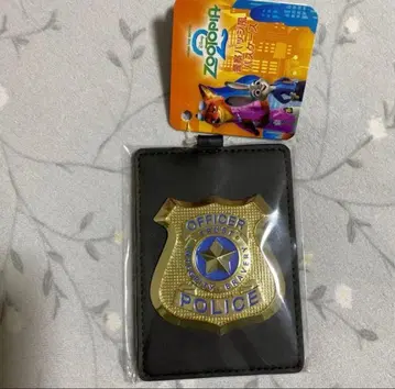 주토피아2 경찰 배지풍 패스 케이스