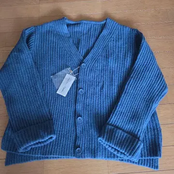 오카다카와이 블루 V넥 리브 가디건