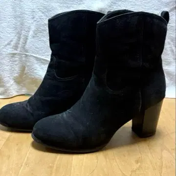 유나이티드 애로우즈 블랙 스웨이드 숏부츠 힐 7cm