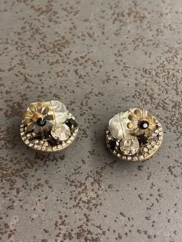 빈티지풍 꽃 모티브 귀찌