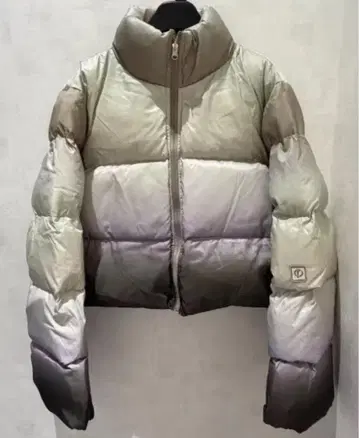 The Open Product 새상품급 퍼 다운 제니 착용.