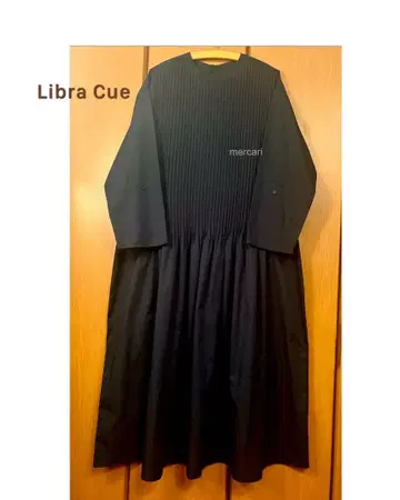 Libra Cue 클래식 핀턱 롱 원피스