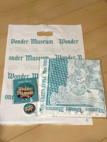 MRS. GREEN APPLE Wonder Museum 스카프 배지