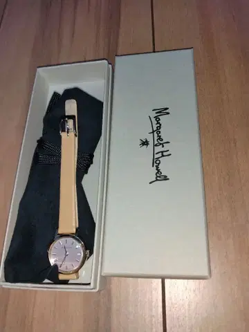 마가렛호웰 아날로그 손목시계 베이지