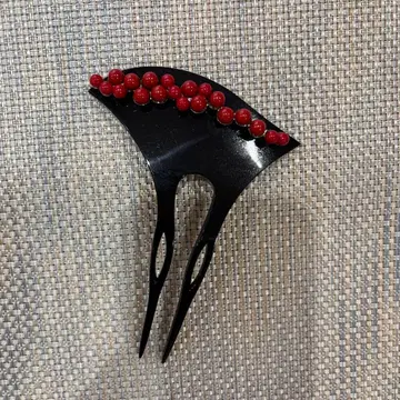 기모노 블랙 헤어콤 빨간색 비즈 장식