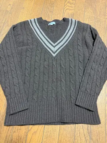 새상품급 너구리 100% COLLECTION 브라운 V넥 니트 L