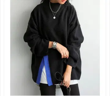 새상품 안티카! 하이넥 니트 배색 슬릿 블랙