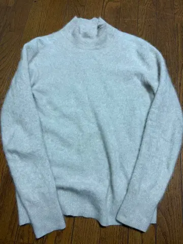 새상품급 너구리 100% COLLECTION 화이트 하이넥 니트