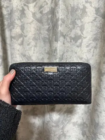 케이트 스페이드 블랙 가죽 장지갑 퀼팅 디자인