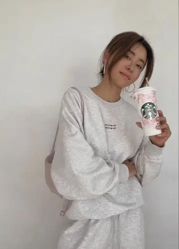 새상품 아스 맨투맨