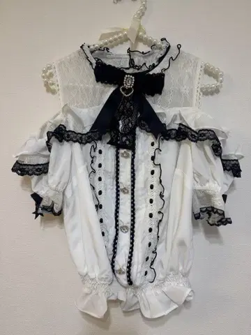 양산형 프릴 레이스 블라우스 화이트 블랙